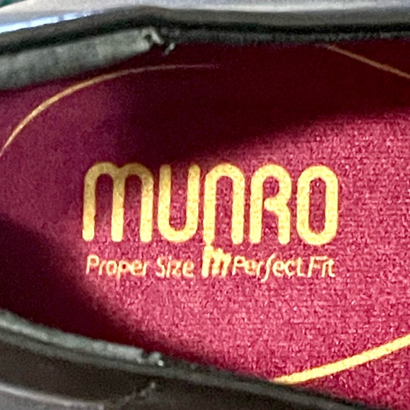 New Clay black leather Munro loafer shoes - Picture 9 of 10